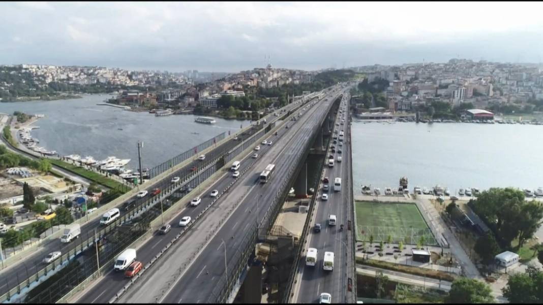 Haliç Köprüsü'nde asfalt yenileme çalışması başladı; trafik yoğunluğu oluştu 15